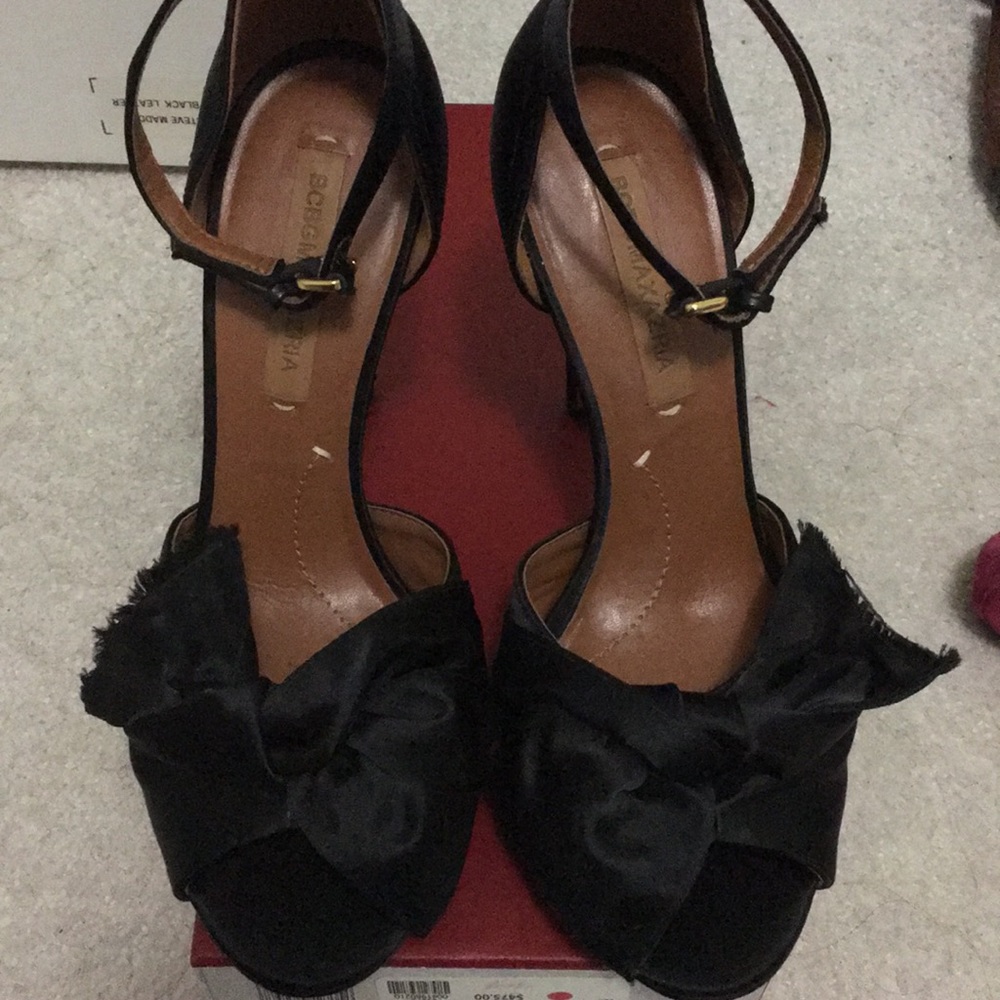 bcbgmaxazria peep toe black satin bow